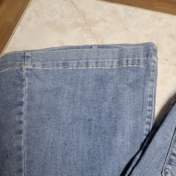 Shyanne Bootcut Jeans Women’s Size 25 Short Light Wash Embroidered Pockets - Picture 3 of 9